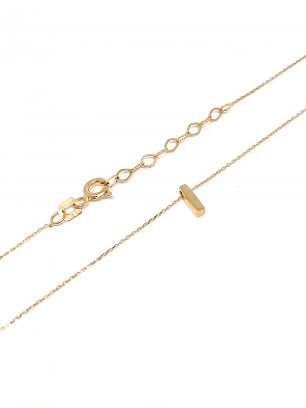 Auksinė grandinėlė kartu su pakabuku raidė “I”