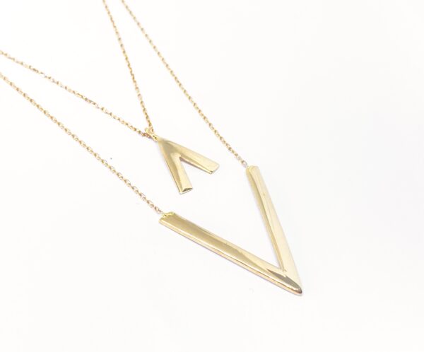 Stilinga auksinė grandinėlė su papuošimais 43-46 cm